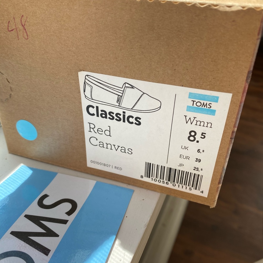 Toms Red 8.5 New in Box
